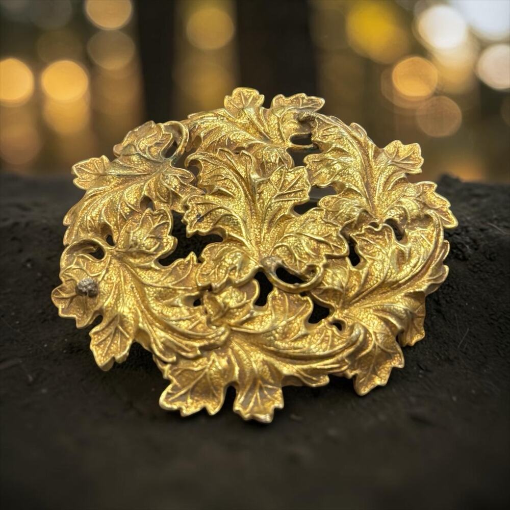 Antique c1900 Victorian Gold Tone Acanthus Leaf Openwork Statement Brooch